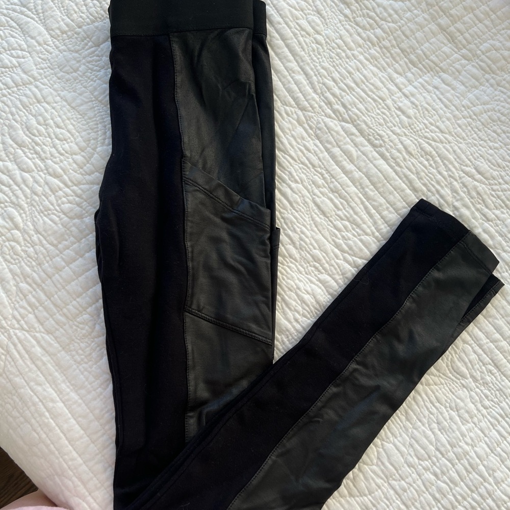 LEATHER LEGGINGS BY BCBG MAXAZRIA SIZE EXTRA SMALL